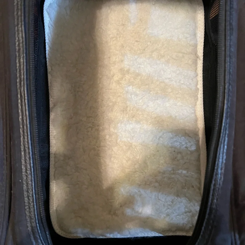 Sherpa deluxe pet carrier/airline